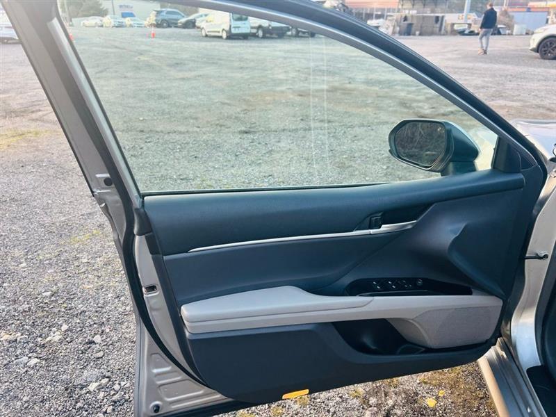 Toyota Camry LE Auto (Natl) 2019