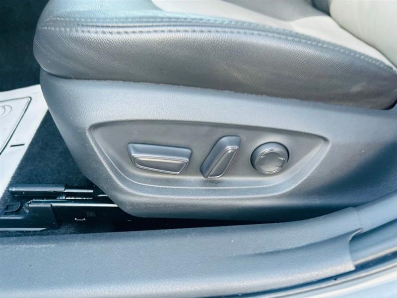 Toyota Camry LE Auto (Natl) 2019