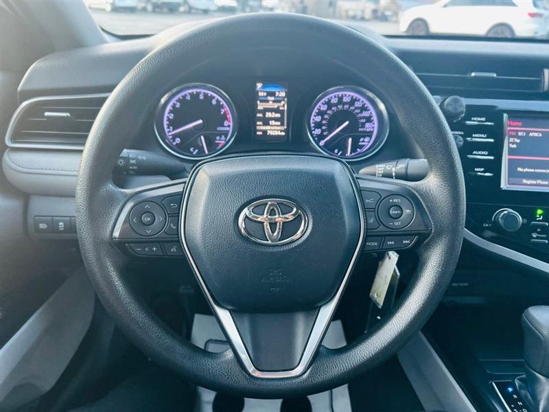 Toyota Camry LE Auto (Natl) 2019