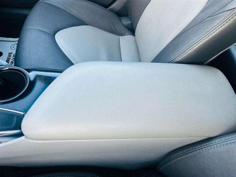 Toyota Camry LE Auto (Natl) 2019