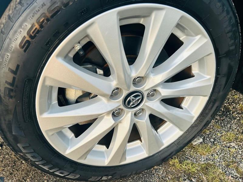 Toyota Camry LE Auto (Natl) 2019