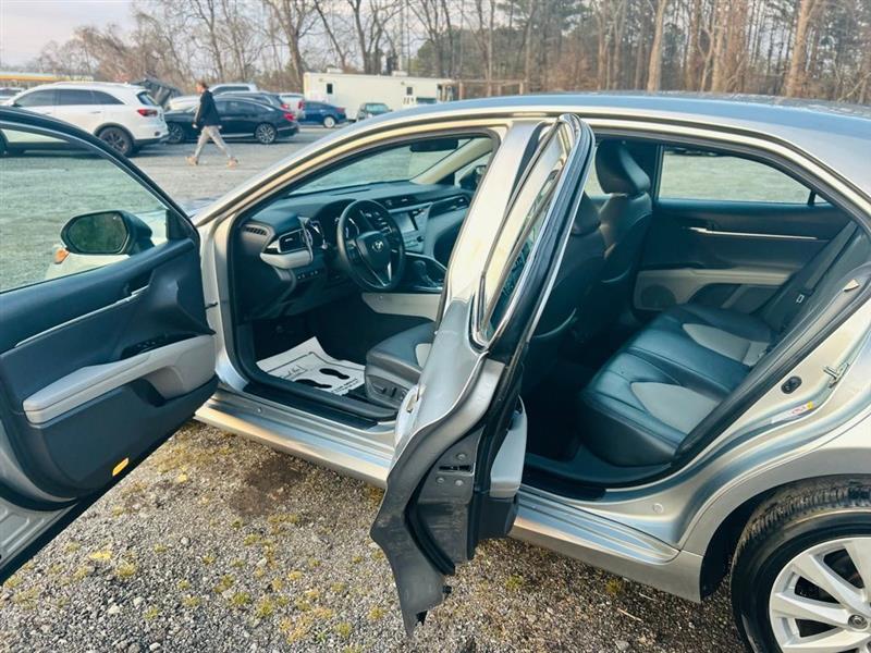 Toyota Camry LE Auto (Natl) 2019