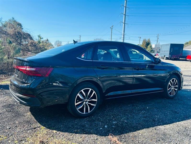 Volkswagen Jetta SE Auto 2025