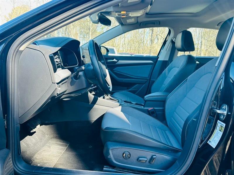 Volkswagen Jetta SE Auto 2025