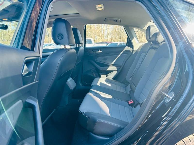 Volkswagen Jetta SE Auto 2025