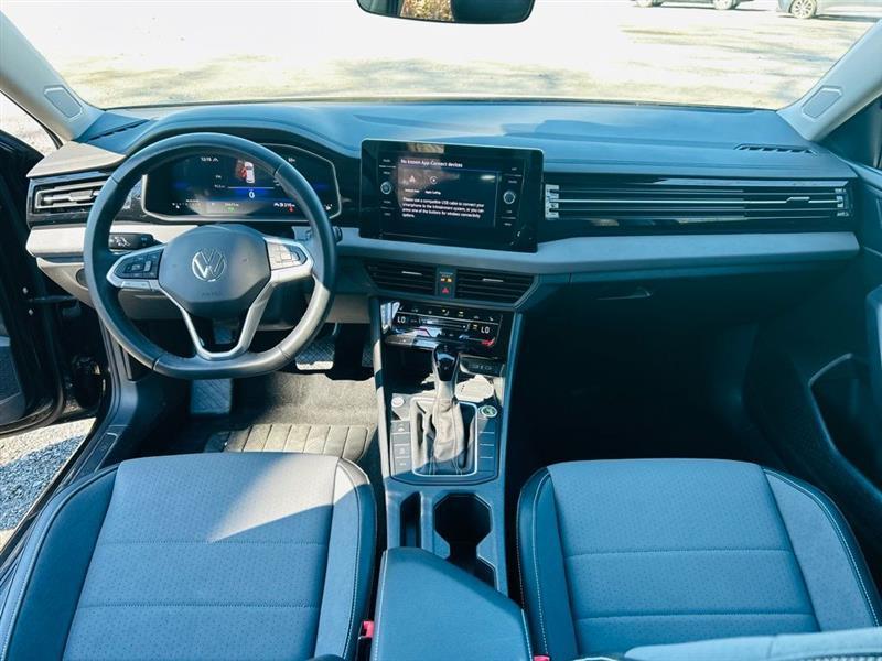 Volkswagen Jetta SE Auto 2025