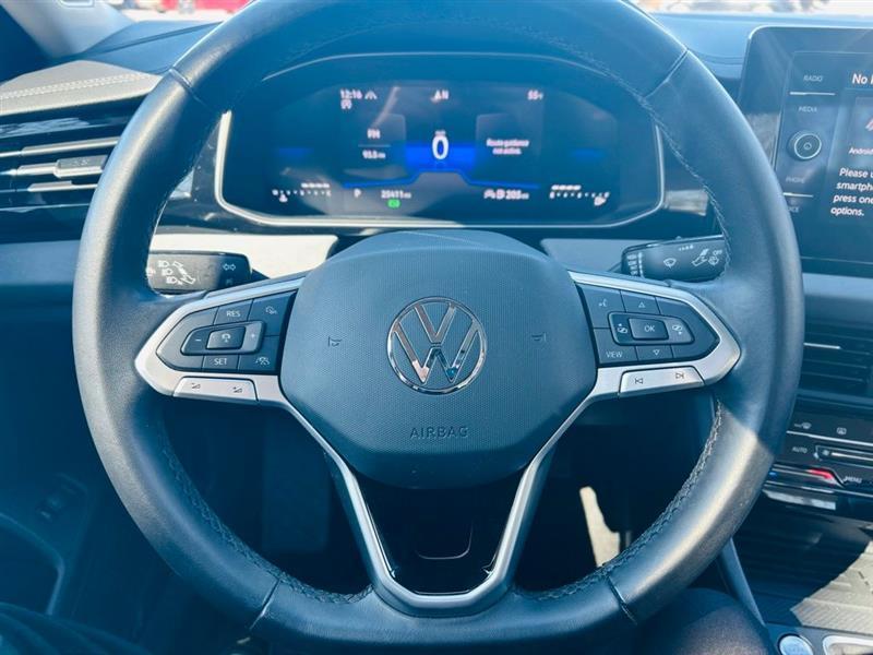 Volkswagen Jetta SE Auto 2025