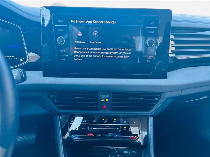 Volkswagen Jetta SE Auto 2025