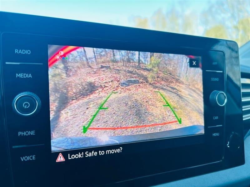 Volkswagen Jetta SE Auto 2025