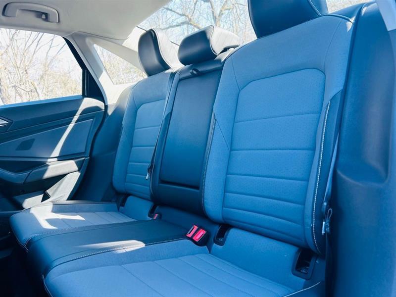 Volkswagen Jetta SE Auto 2025