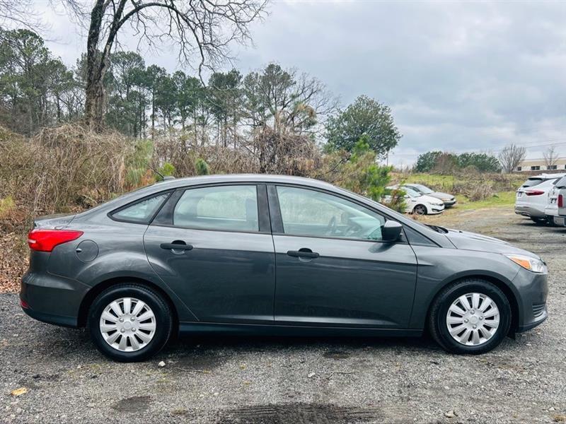 Ford Focus S Sedan 2018