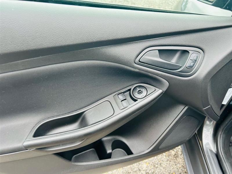 Ford Focus S Sedan 2018