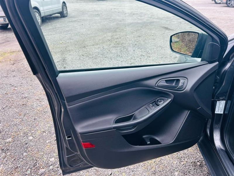 Ford Focus S Sedan 2018