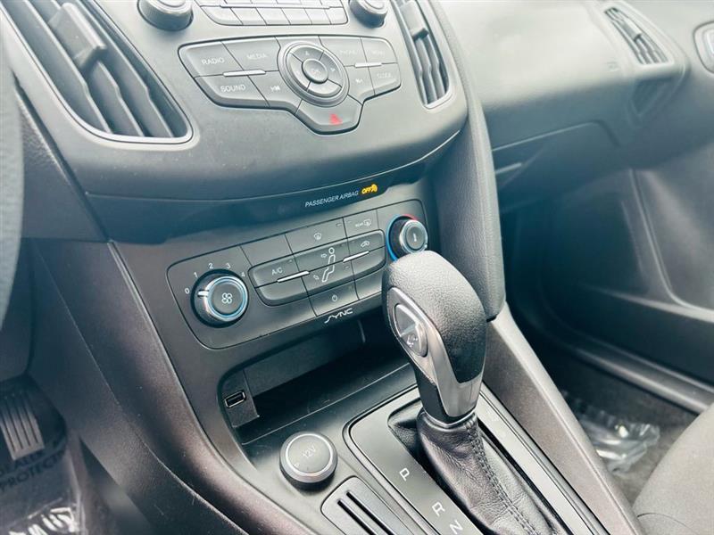 Ford Focus S Sedan 2018