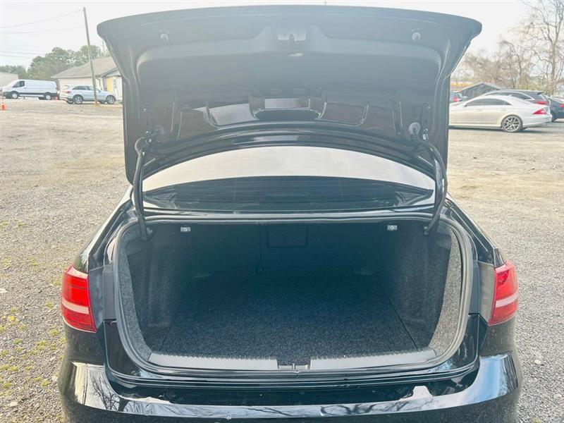 Volkswagen Jetta Sedan 4dr Auto 1.8T SEL PZEV 2016