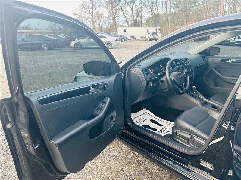 Volkswagen Jetta Sedan 4dr Auto 1.8T SEL PZEV 2016