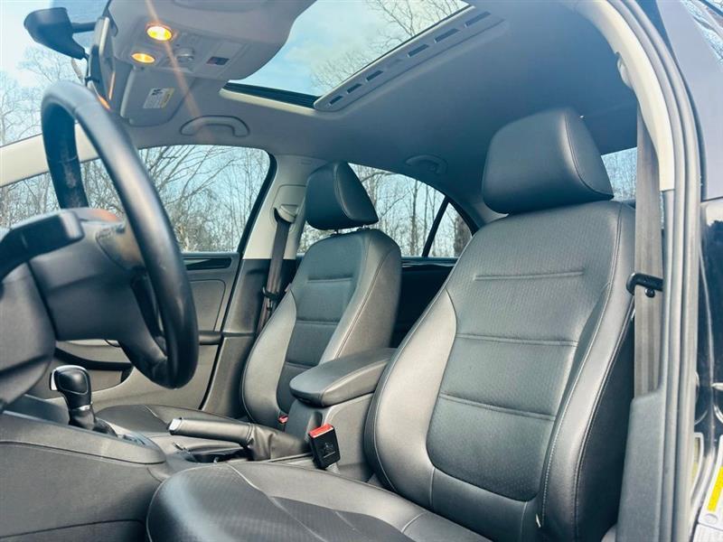 Volkswagen Jetta Sedan 4dr Auto 1.8T SEL PZEV 2016