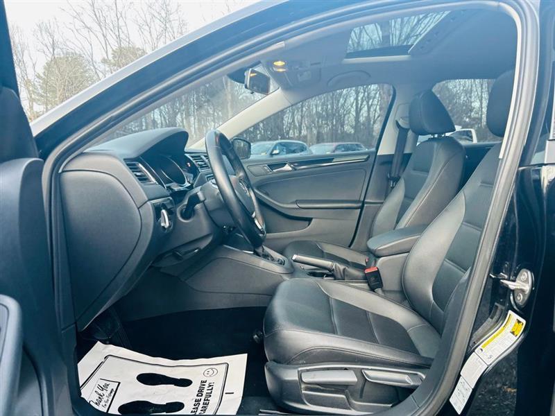 Volkswagen Jetta Sedan 4dr Auto 1.8T SEL PZEV 2016