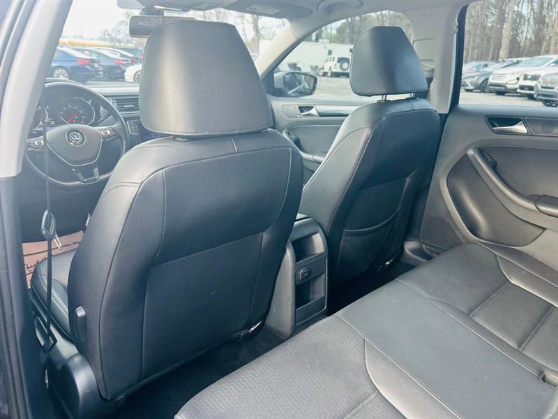 Volkswagen Jetta Sedan 4dr Auto 1.8T SEL PZEV 2016