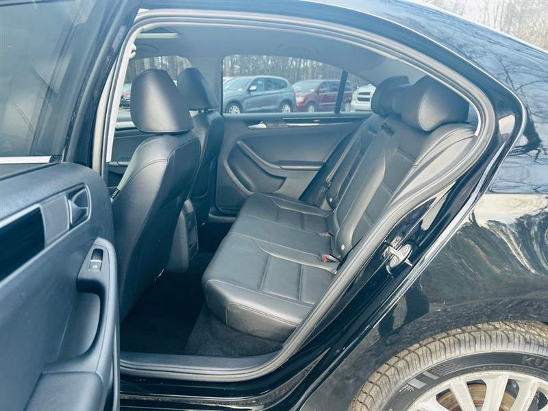 Volkswagen Jetta Sedan 4dr Auto 1.8T SEL PZEV 2016