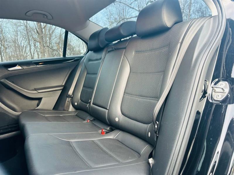 Volkswagen Jetta Sedan 4dr Auto 1.8T SEL PZEV 2016