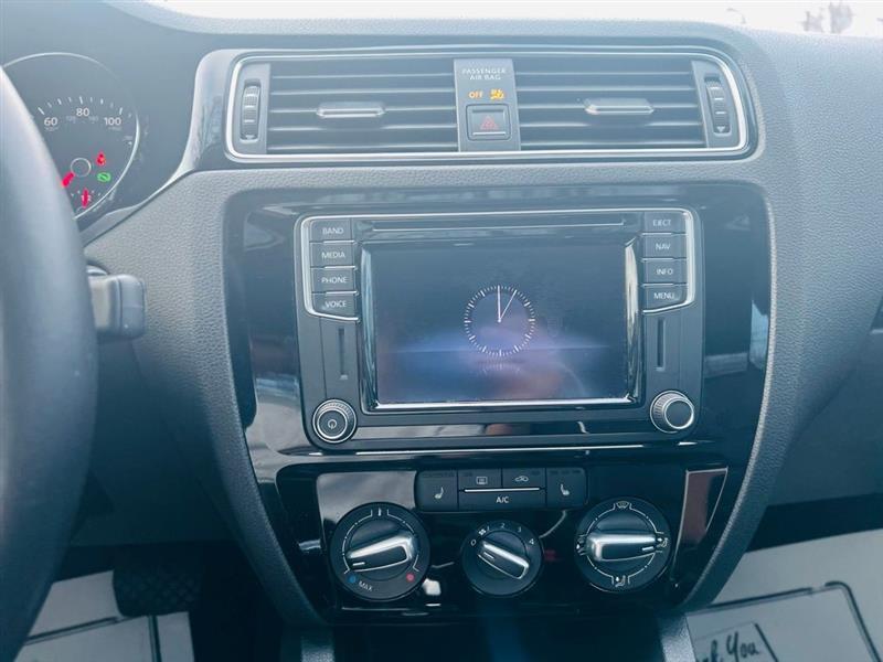 Volkswagen Jetta Sedan 4dr Auto 1.8T SEL PZEV 2016