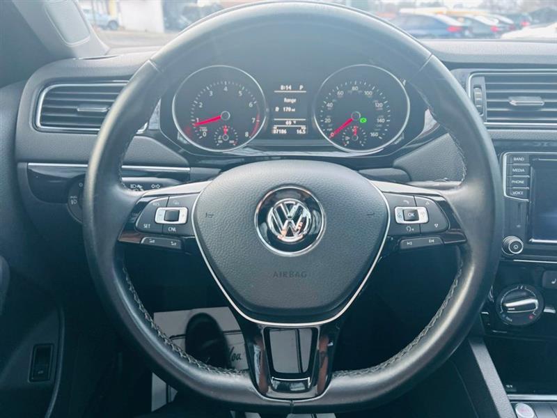 Volkswagen Jetta Sedan 4dr Auto 1.8T SEL PZEV 2016