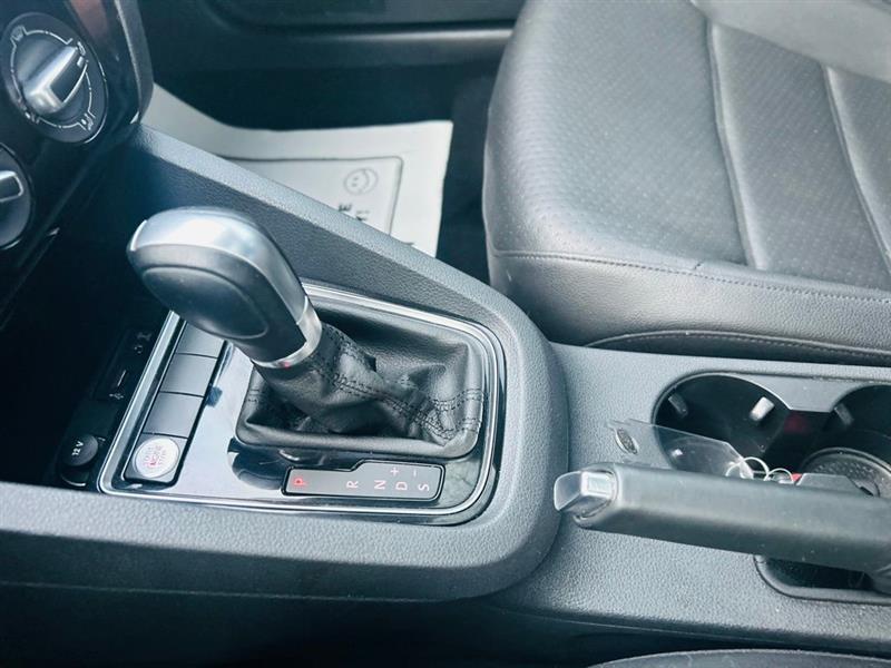 Volkswagen Jetta Sedan 4dr Auto 1.8T SEL PZEV 2016