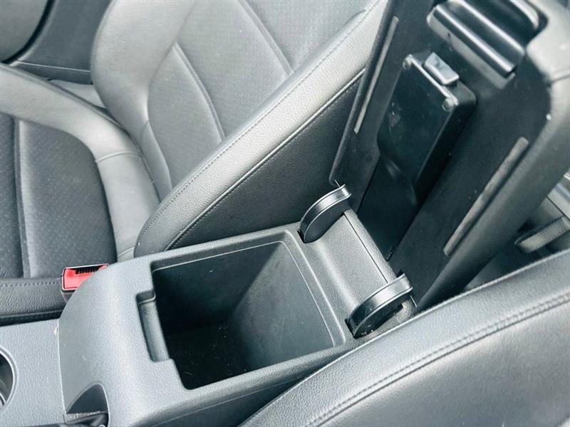 Volkswagen Jetta Sedan 4dr Auto 1.8T SEL PZEV 2016