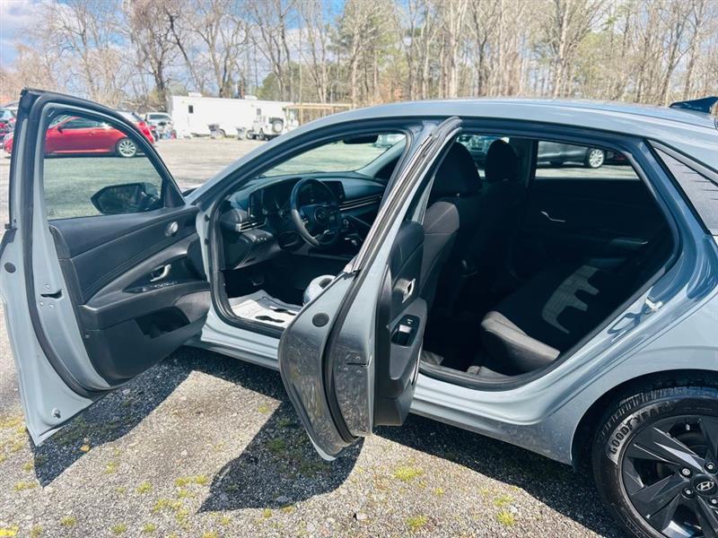 Hyundai Elantra SEL IVT 2021