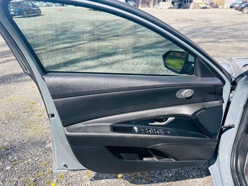 Hyundai Elantra SEL IVT 2021