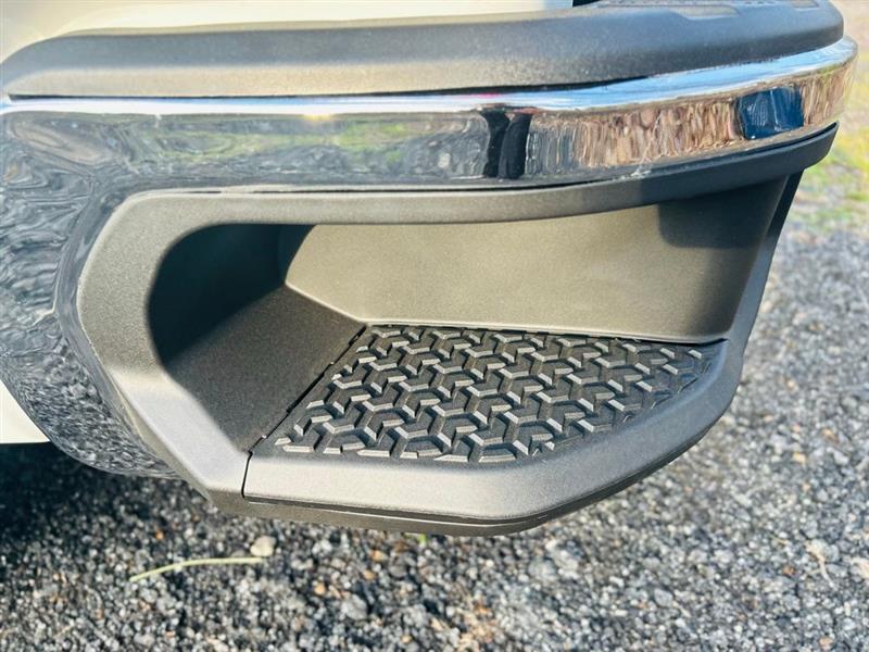 GMC Sierra 1500 2WD Crew Cab 147" SLT 2025