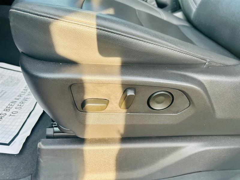 GMC Sierra 1500 2WD Crew Cab 147" SLT 2025