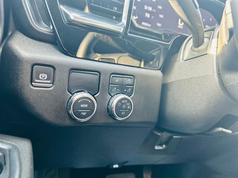 GMC Sierra 1500 2WD Crew Cab 147" SLT 2025