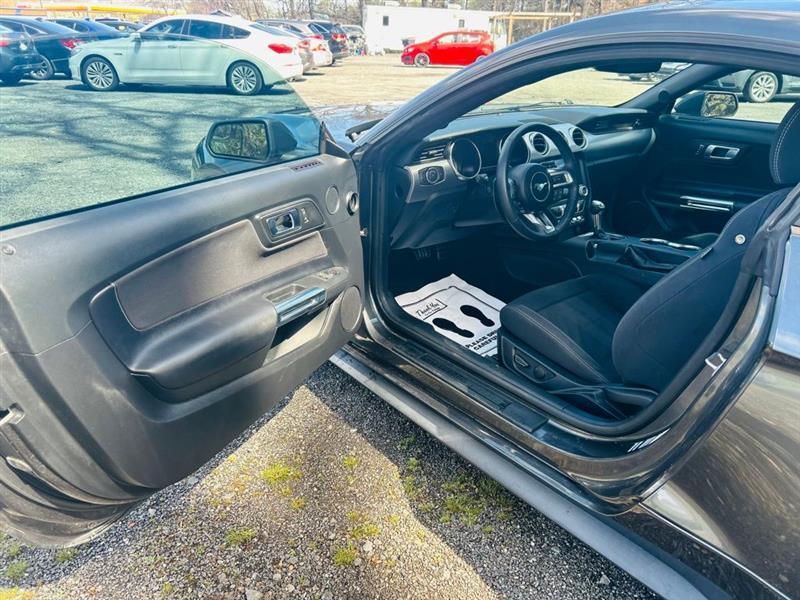 Ford Mustang EcoBoost Fastback 2020