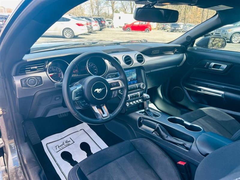 Ford Mustang EcoBoost Fastback 2020