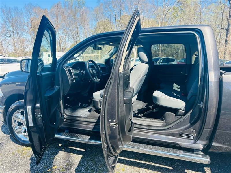 RAM 1500 Classic Tradesman 4x4 Crew Cab 5'7" Box 2019