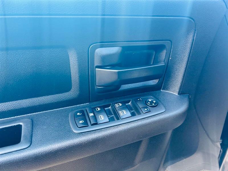 RAM 1500 Classic Tradesman 4x4 Crew Cab 5'7" Box 2019