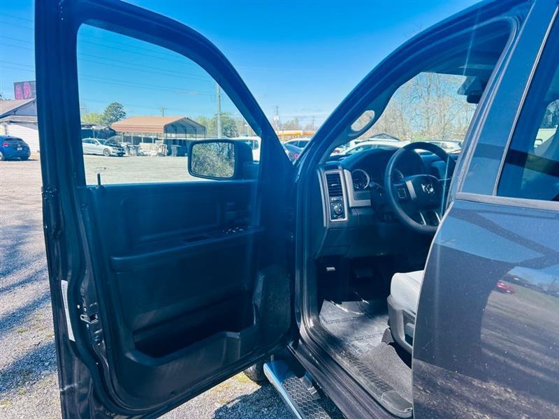 RAM 1500 Classic Tradesman 4x4 Crew Cab 5'7" Box 2019