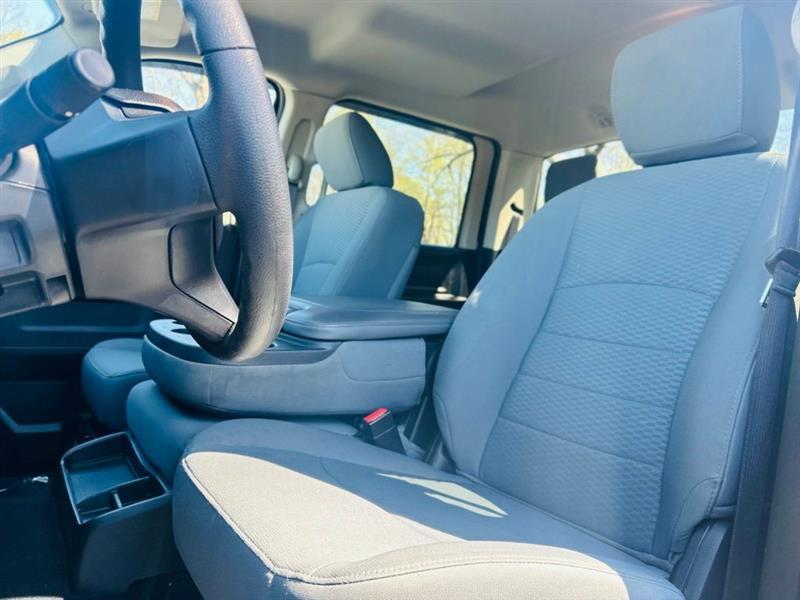 RAM 1500 Classic Tradesman 4x4 Crew Cab 5'7" Box 2019