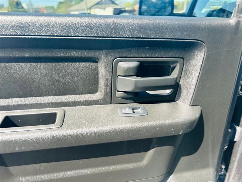 RAM 1500 Classic Tradesman 4x4 Crew Cab 5'7" Box 2019