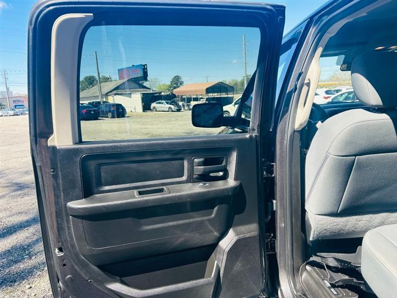 RAM 1500 Classic Tradesman 4x4 Crew Cab 5'7" Box 2019