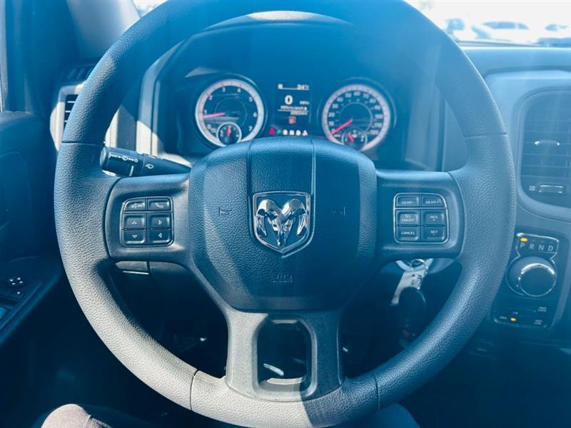 RAM 1500 Classic Tradesman 4x4 Crew Cab 5'7" Box 2019