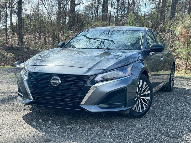 2024 Nissan Altima 2.5 SV Sedan