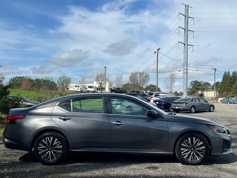 Nissan Altima 2.5 SV Sedan 2024