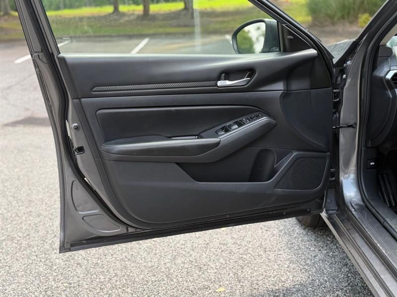 Nissan Altima 2.5 SV Sedan 2024