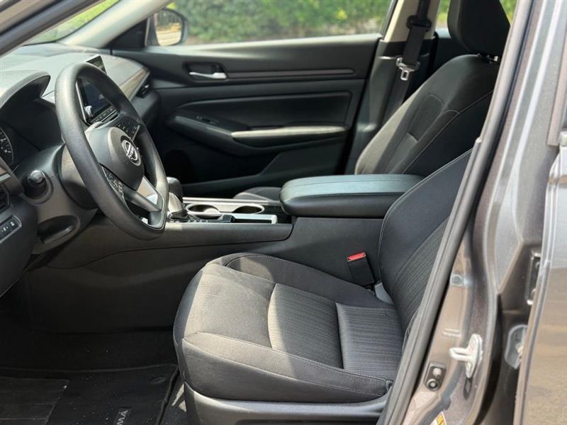 Nissan Altima 2.5 SV Sedan 2024