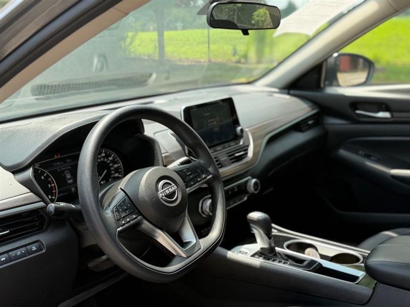 Nissan Altima 2.5 SV Sedan 2024