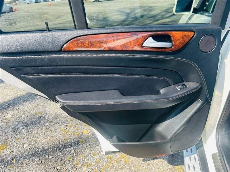 Mercedes-Benz M-Class 4MATIC 4dr ML 550 2014