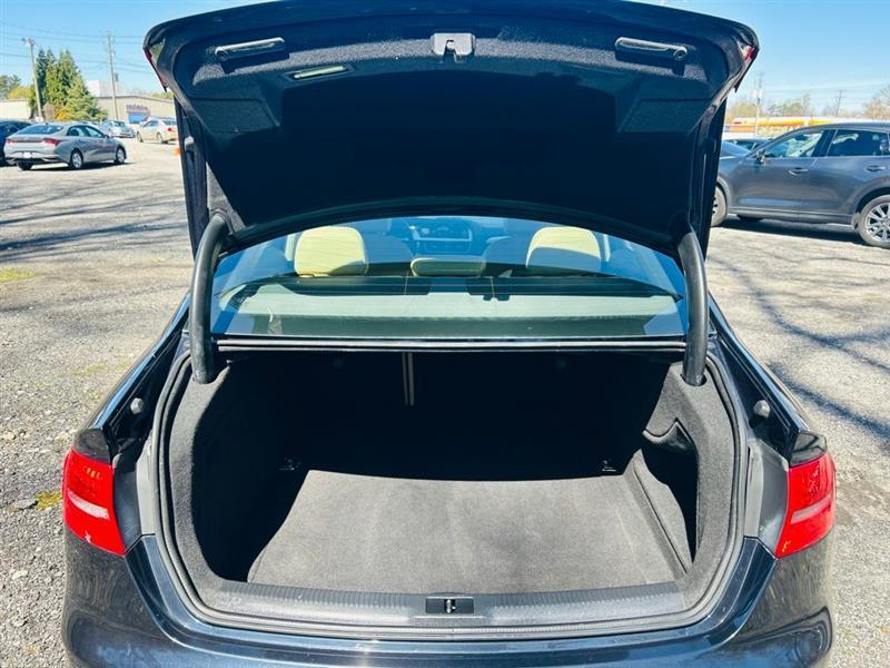 Audi A4 4dr Sdn Auto quattro 2.0T Premium 2015